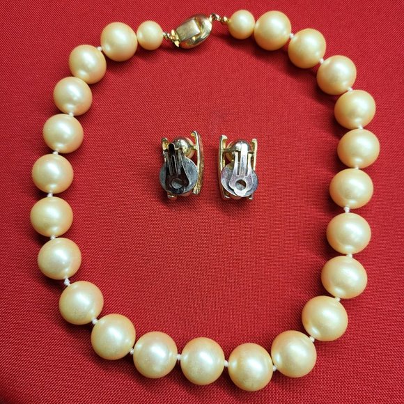 VTG Faux Gold Tone Pearl Choker Necklace & Clip on Earrings - Picture 5 of 10